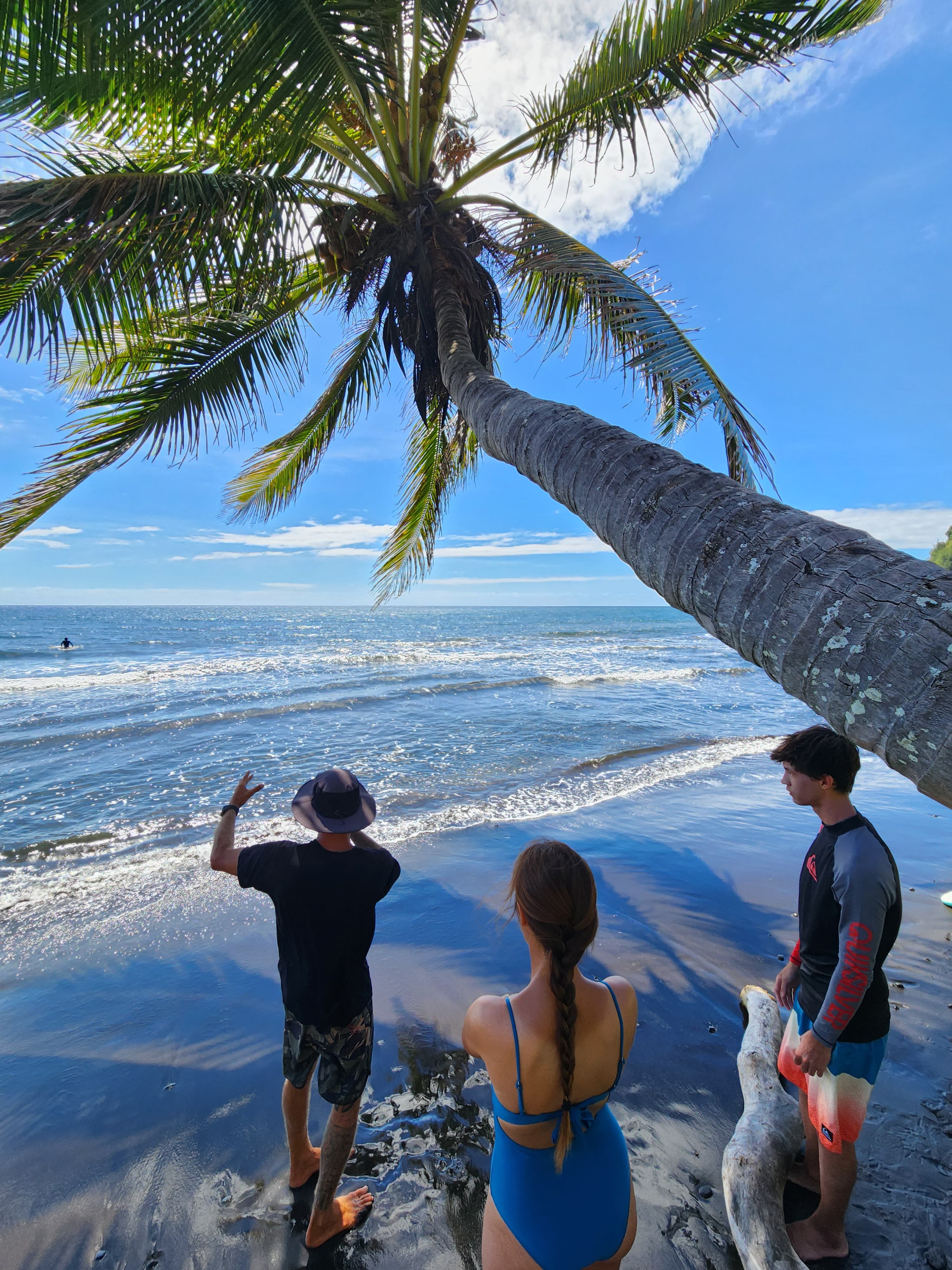 Avant le cours, sur la plage de Papenoo