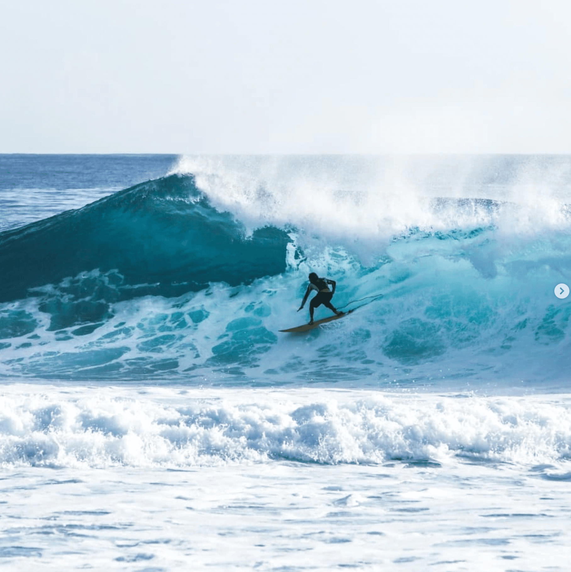 Instructeur d'éxpérience, Moana Domenech sur une belle vague.
